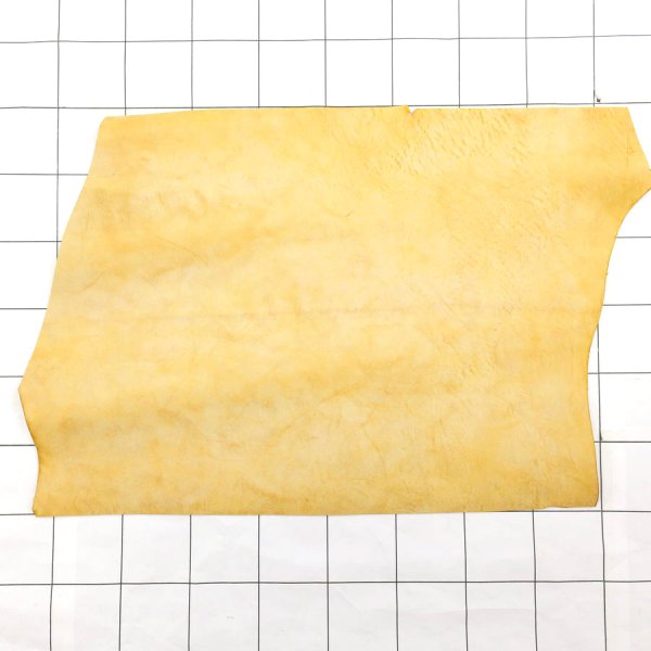 SKA40 アラスカ イエロー2 不定形裁ち革 カットレザー 切り革 イタリア ヌメ革