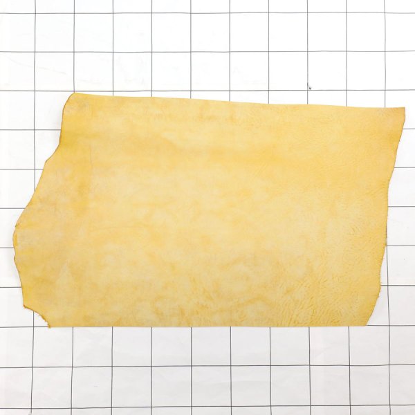 SKA40 アラスカ イエロー2 不定形裁ち革 カットレザー 切り革 イタリア ヌメ革