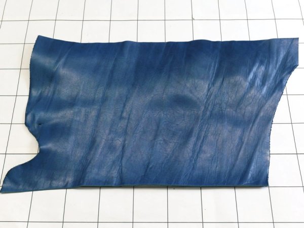 画像1: 不定形裁ち革 「リンクル」ブルー (1)